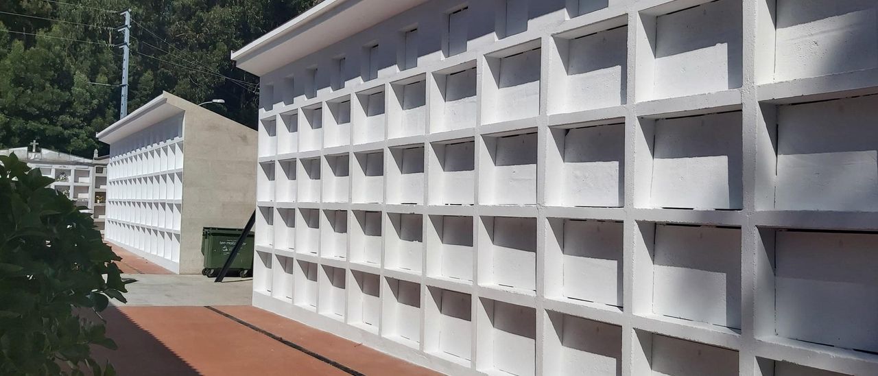 Las obras de la ampliación del cementerio de Bueu ya terminadas.