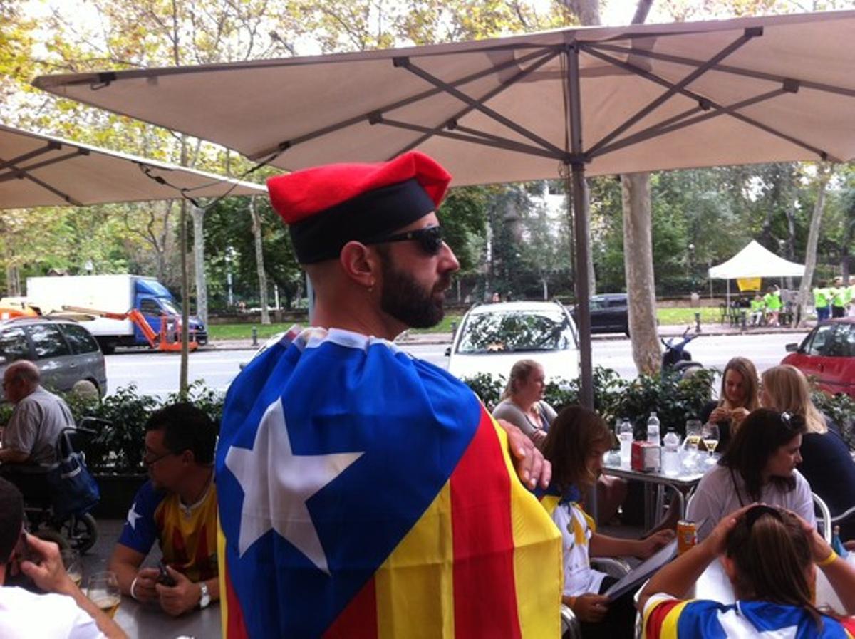 Vestit amb l’estelada.