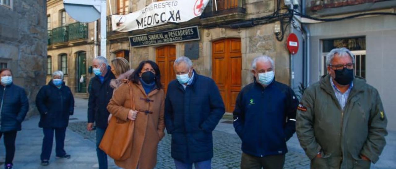 La visita institucional del pasado mes de enero al consultorio médico de Vilaxoán.