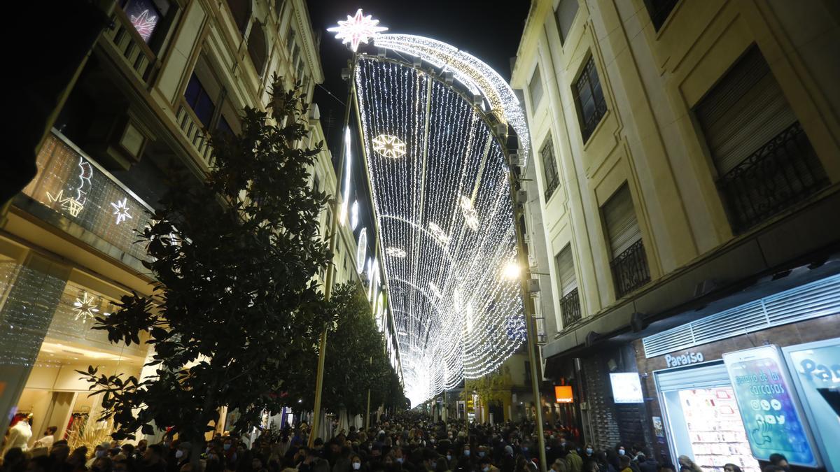 Iluminación de Ximénez en la calle Cruz Conde de Córdoba esta Navidad.