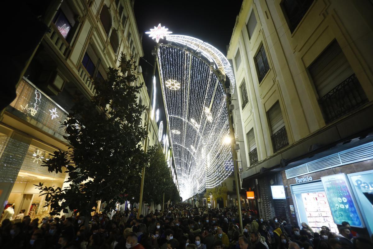 Iluminación de Ximénez en la calle Cruz Conde de Córdoba esta Navidad.