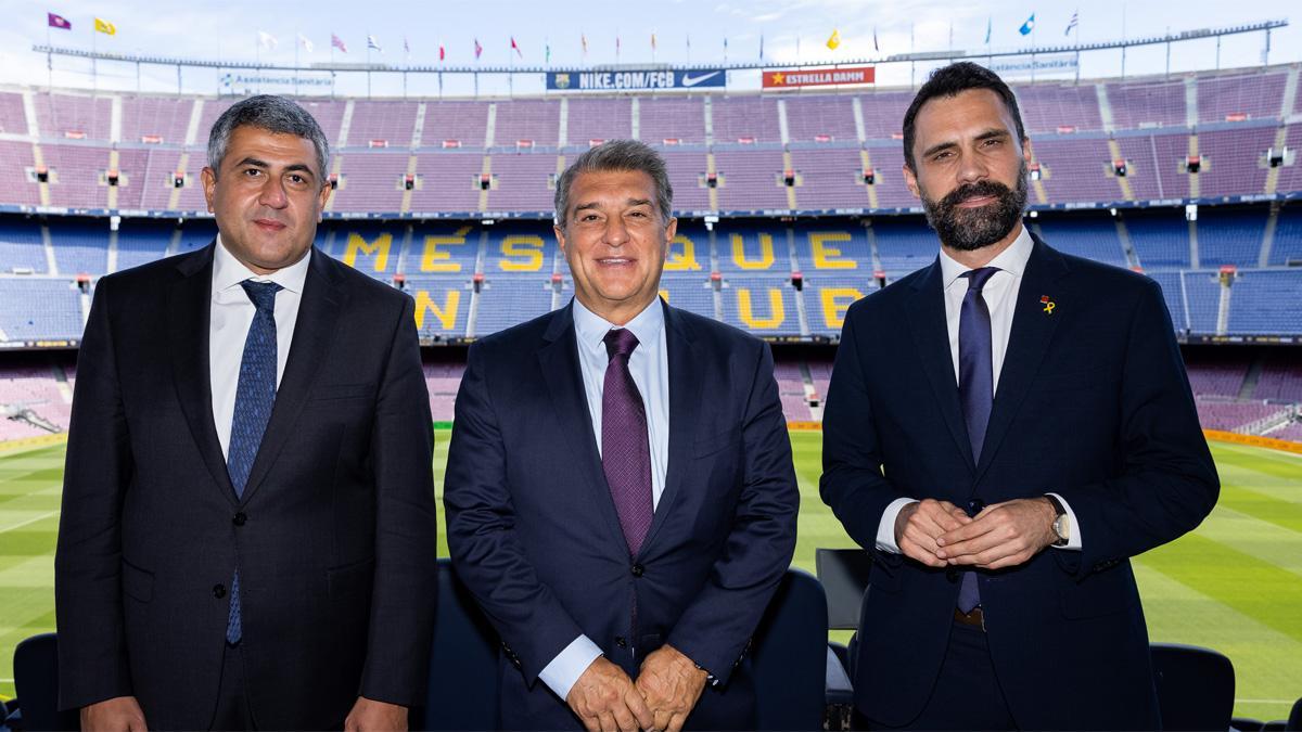 Zurab Pololikashvili, Joan Laporta y Roger Torrent en el acto de Turisme de Catalunya