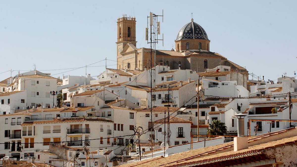 Antena de telefonía 5G en la avenida Rei Jaume I de Altea.