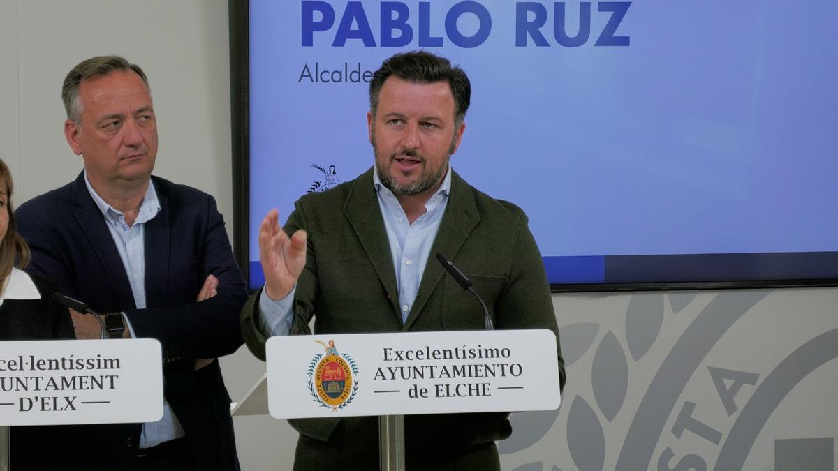 El alcalde Pablo Ruz, compareciendo para dar la fecha de las elecciones a pedáneos