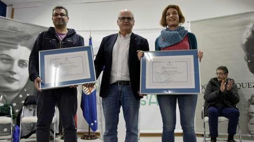 Rafa Vilar, Manuel Baltar y María Villarino, ayer, en Maceda. // FdV