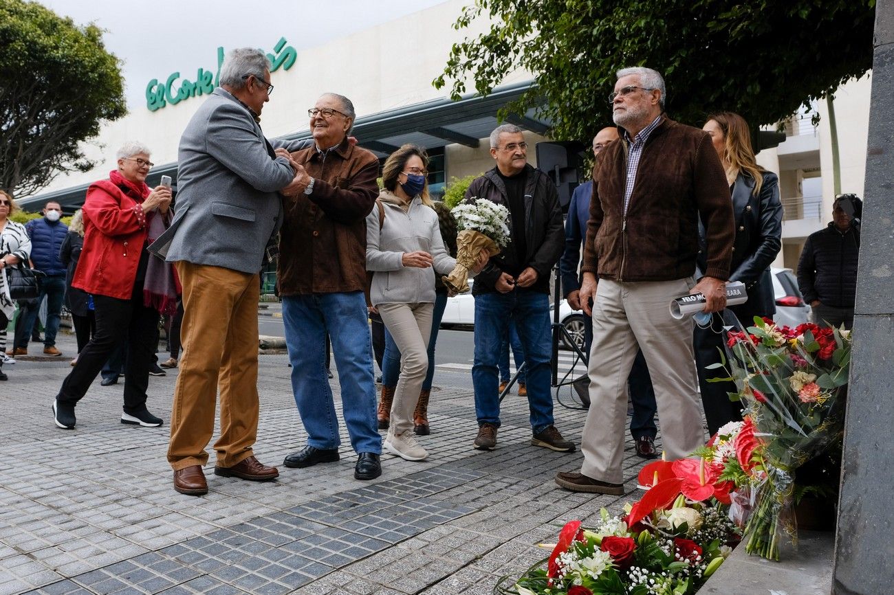 Ofrenda floral ante el busto de Felo Monzón por el 112 aniversario de su nacimiento