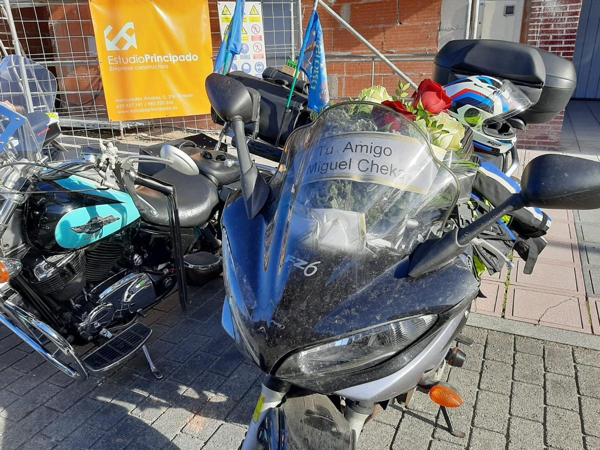El homenaje a José Manuel Prado, "Chechu", el motero fallecido en Posada, en imágenes