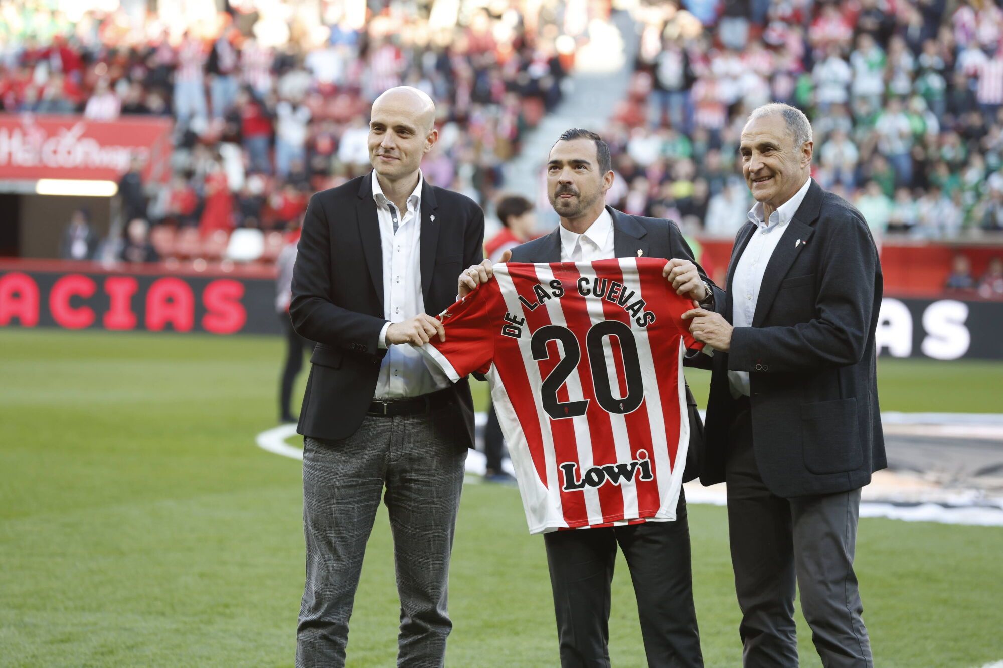 EN IMÁGENES: Ambientazo en el Sporting-Racing de Santander disputado en El Molinón