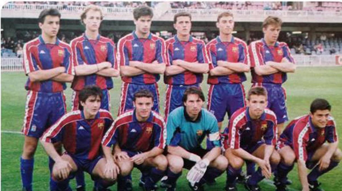 El Barcelona de la temporada 92-93 con Tito Blanco, agachado segundo por la izquierda