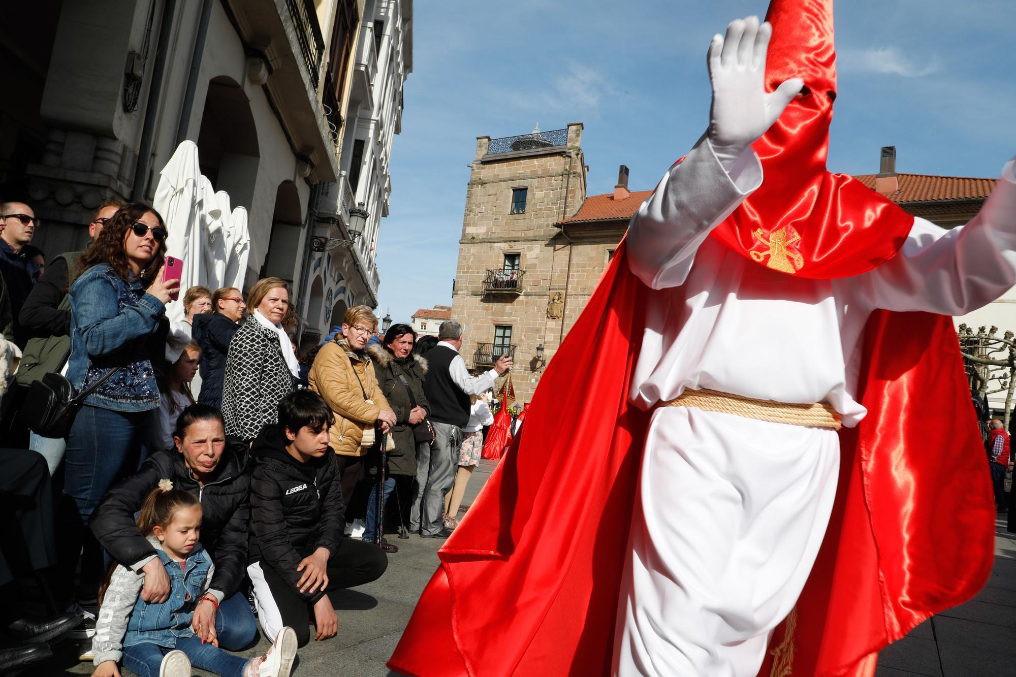 EN IMÁGENES: Emocionante sermón del Desenclavo y procesión del Santo Entierro