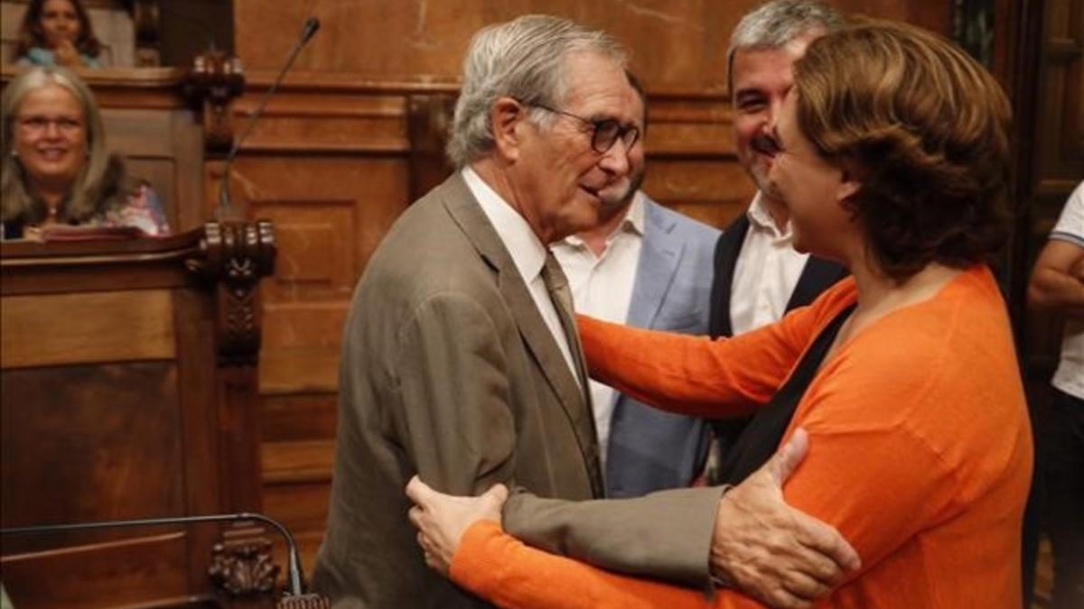 Ada Colau y Xavier Trias en el Pleno municipal