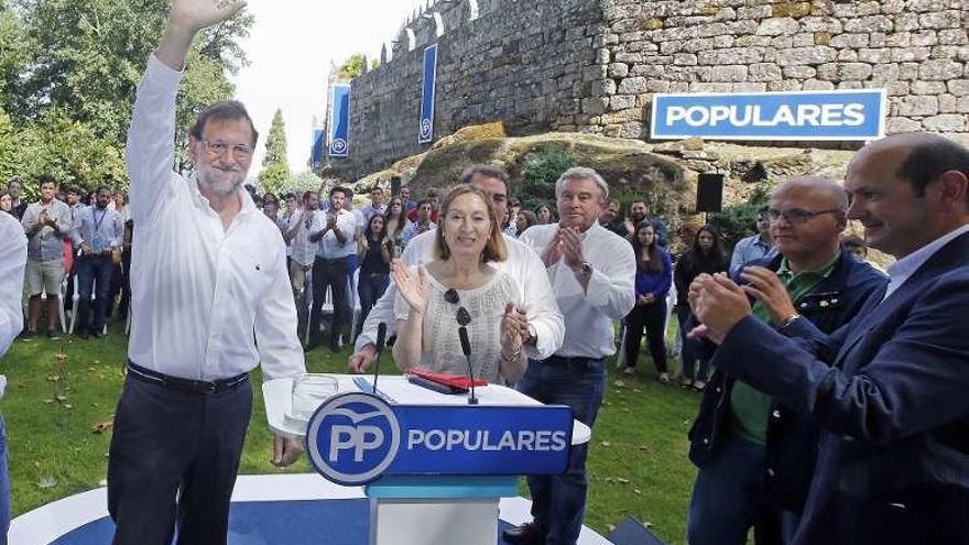 Louzán, a la izq., con Ana Pastor y Mariano Rajoy. // M.G. Brea