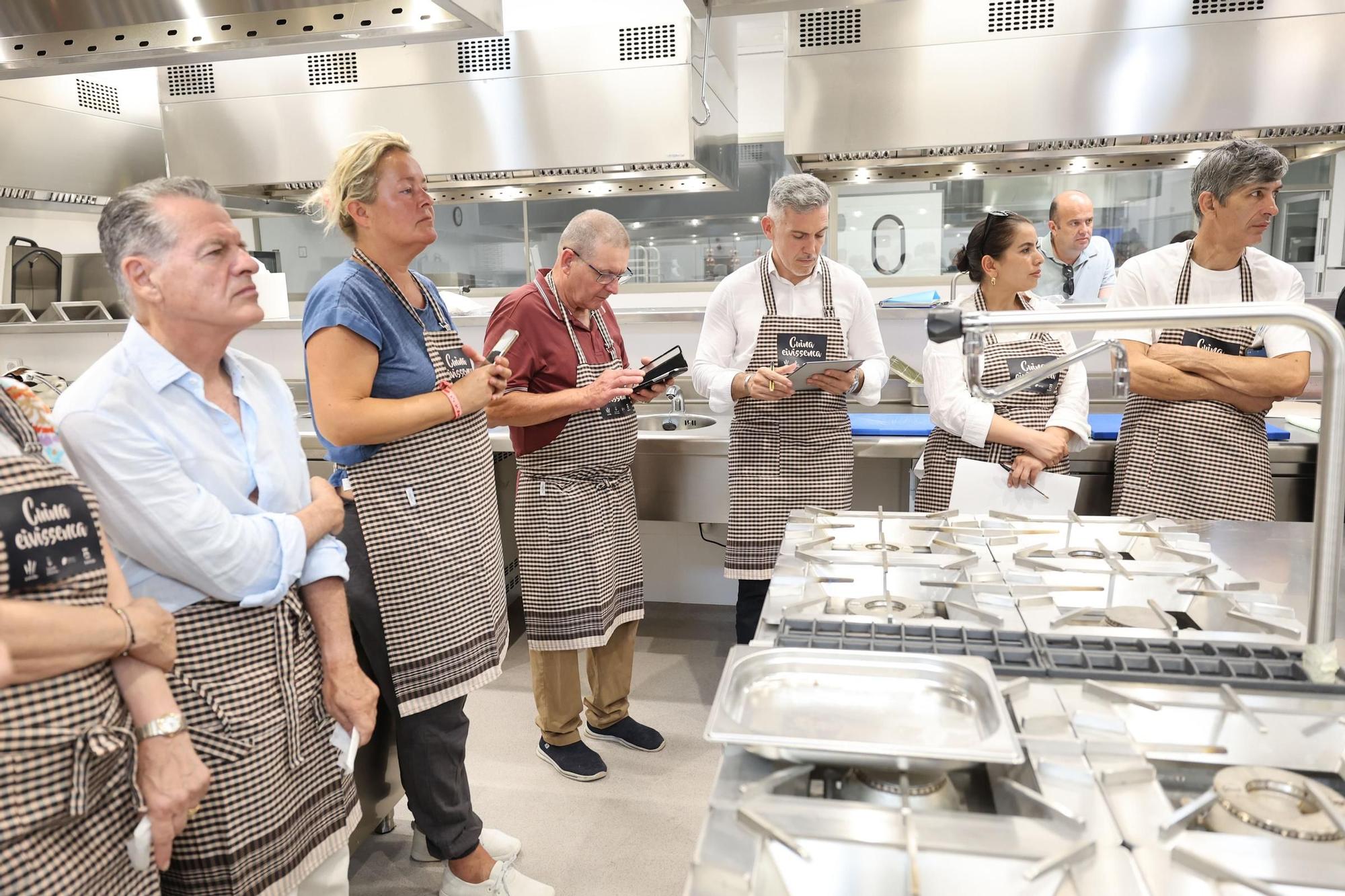 Clase magistral de sushi en la Escuela de Hostelería