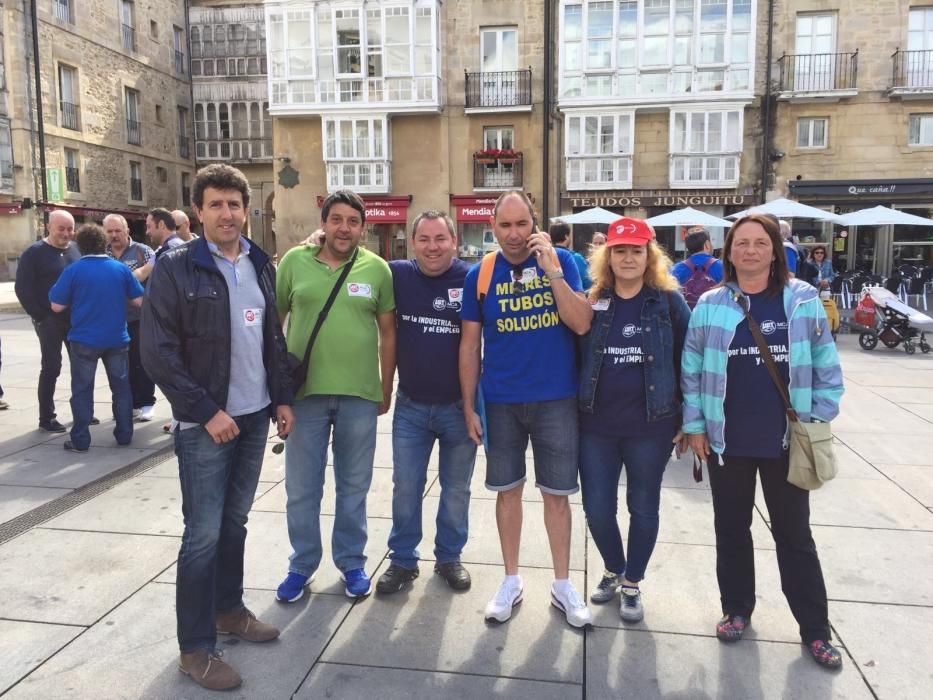 Los trabajadores de Mieres Tubos se manifiestan en Vitoria.