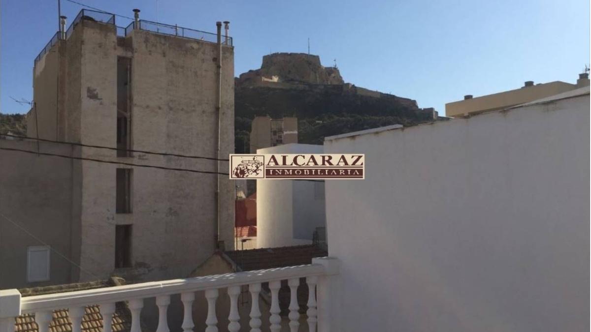 El gran piso en en Plà del Bon Repòs-La Goteta-San Antón, Alicante / Tucasa.com