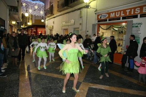 Cabalgata de la ilusión y cuento "El año que Mama Noel repartió los regalos"