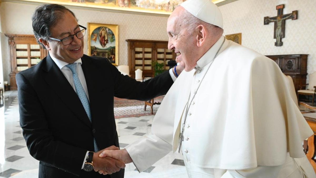 El presidente de Colombia, Gustavo Petro, y el Papa Francisco.