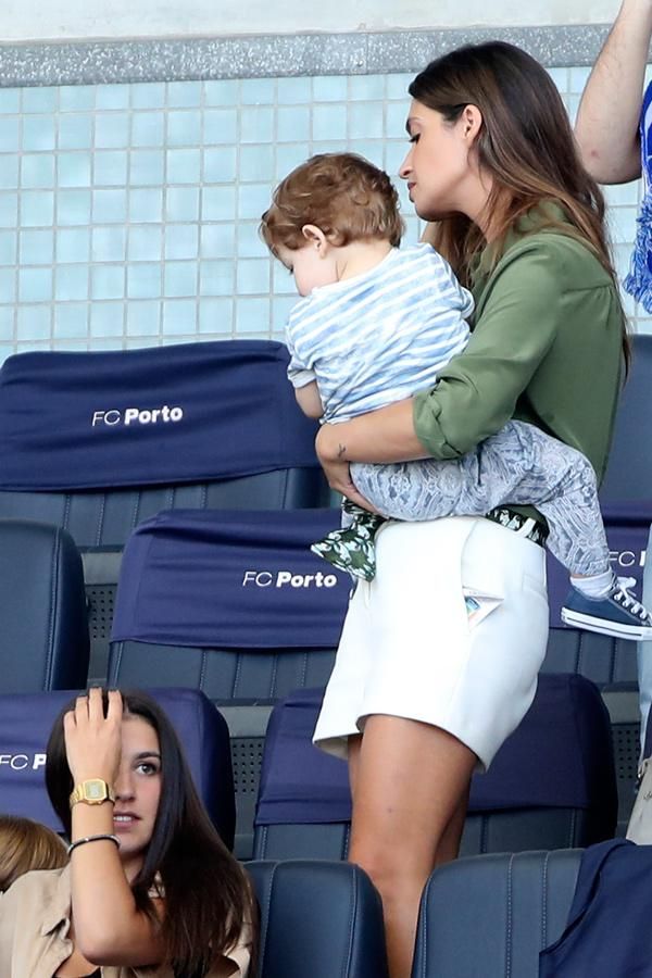 Sara Carbonero con su hijo Lucas