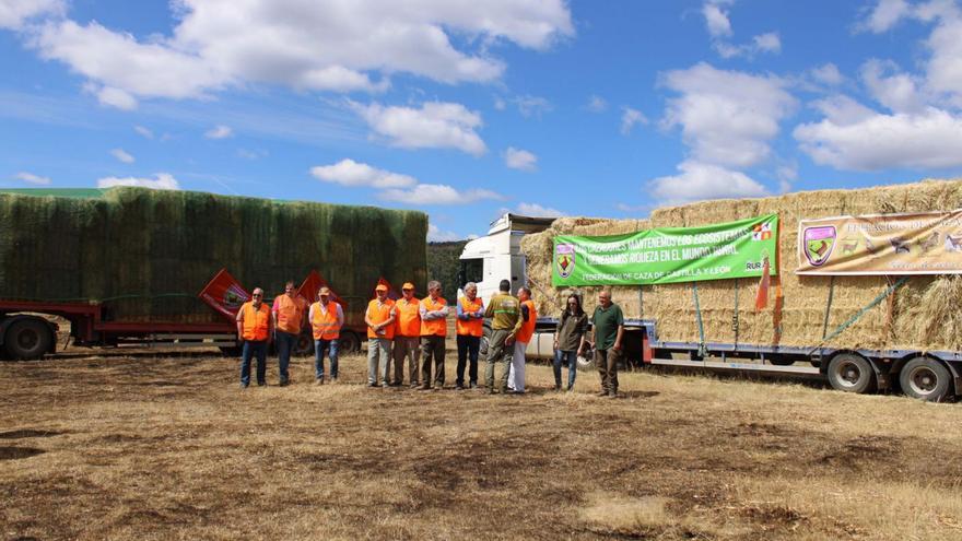 La Federación de Caza moviliza 37 toneladas de alimento animal en la Culebra