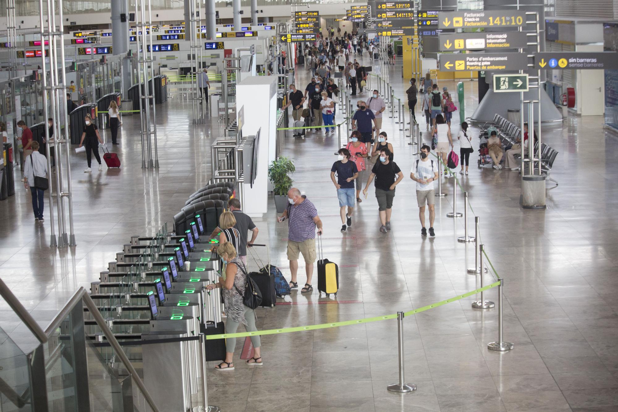 El aeropuerto de Alicante-Elche, entre los 14 más limpios y seguros de Europa frente al covid