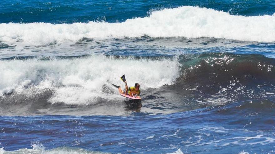 La ‘rider’ grancanaria Ilenia Suárez, durante la última jornada del Arucas Oleaje Bodyboard Contest 2022, celebrada ayer en San Andrés. | | LP/DLP