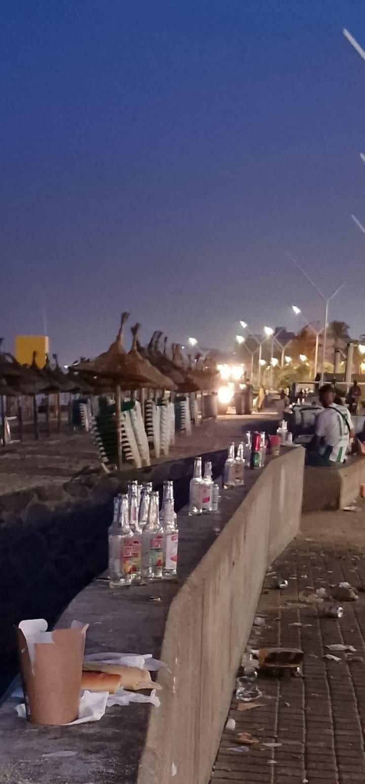 FOTOS | Otro fin de semana de suciedad y botellones en Playa de Palma