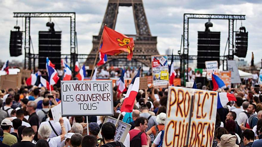 Mobilitzacions a París contra el passaport covid