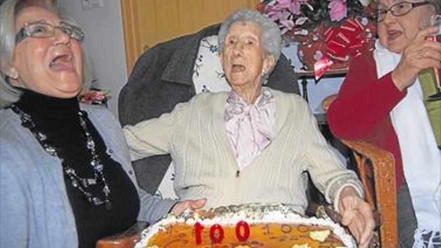 Felisa María Gil festeja en Soneja 100 años