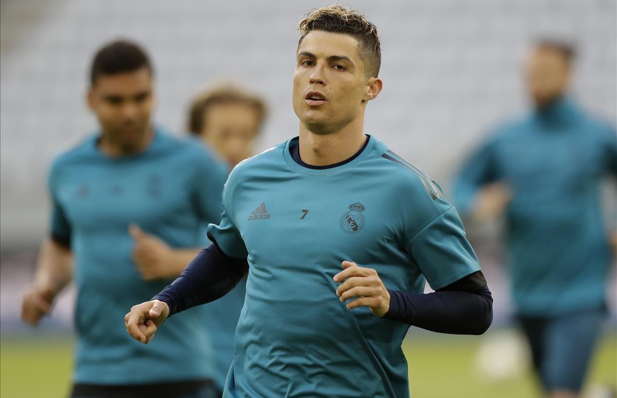 tecnicomadrid43062603 real madrid s cristiano ronaldo warms up during a training s