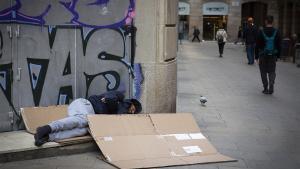 Plaza Vila de Madrid, donde vecinos y comerciantes se quejan de inseguridad, incivismo, consumo de drogas, pobreza, y reclaman medidas al ayuntamiento 