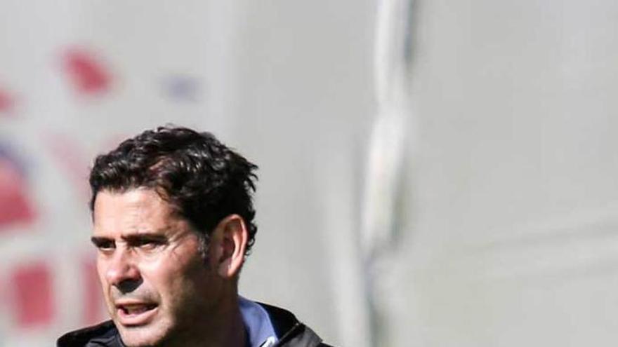 Fernando Hierro, durante un entrenamiento en El Requexón.