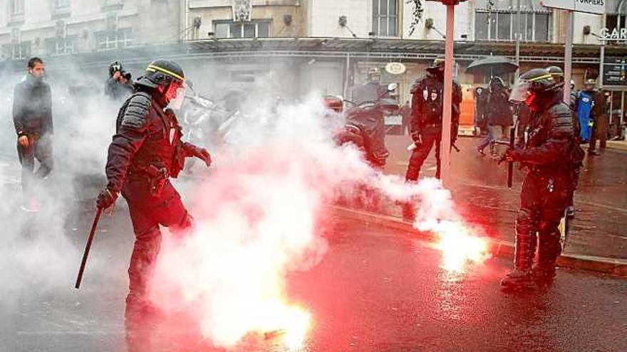 La policia es va haver d&#039;enfrontar als manifestants a París