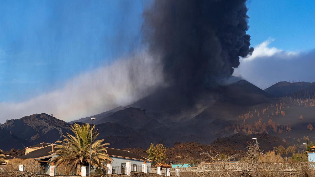 El volcán de Cumbre Vieja desde su lado sur, en La Palma.