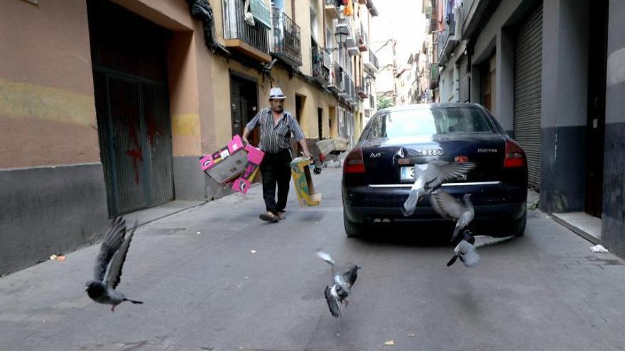 Sin tiendas ni mucha animación, las calles son exclusivamente de los vecinos y paseantes del barrio.  | ÁNGEL DE CASTRO