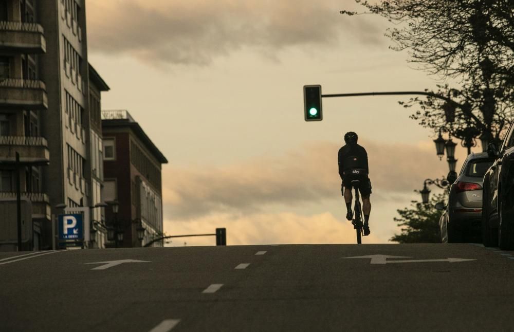 Oviedo se echa a la calle para hacer deporte en el primer día del desconfinamiento