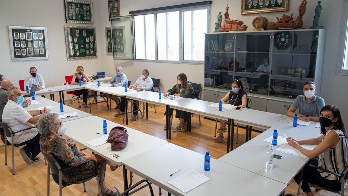 La reunion del consell rector se ha celebrado  este  viernes en el Palau de la Festa.