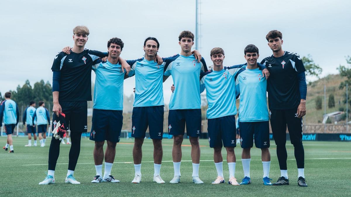 A Izan Server (i.) se unieron los otros seis representantes del Fortuna en la pretemporada del primer equipo.