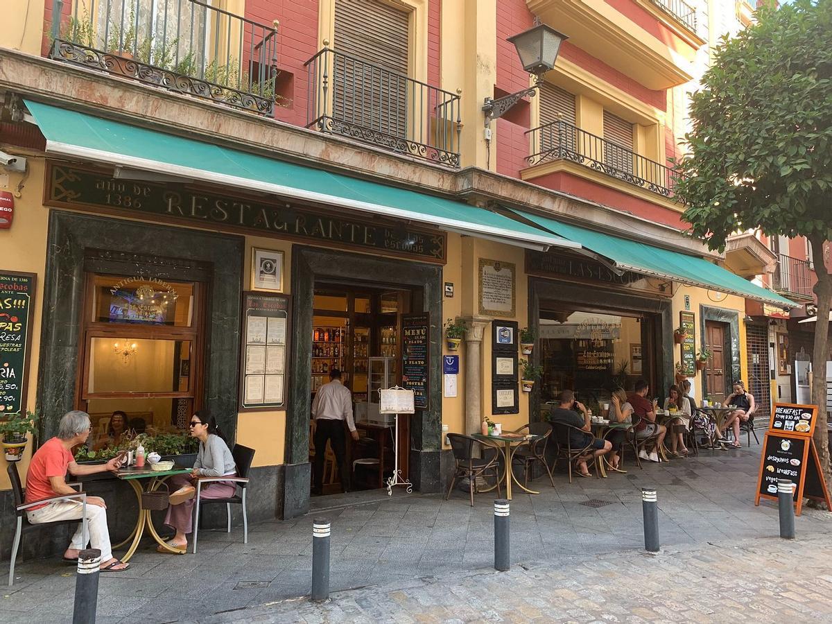 Antigua Taberna de Las Escobas, el bar de Sevilla que se ha convertido en el más antiguo de España