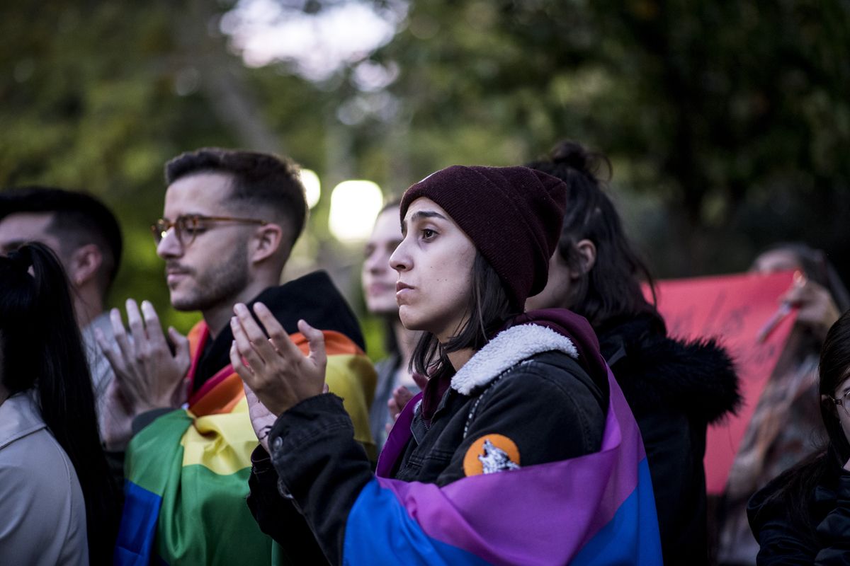 Fotogalería | Así fue la concentración en defensa de los derechos LGBTI en Cáceres