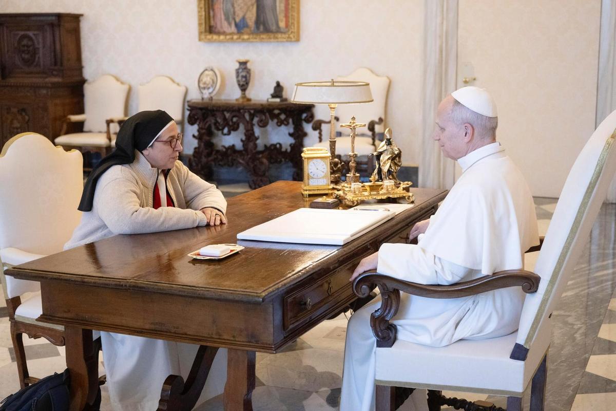 Sor Lucía durant la trobada amb el sant pare al Vaticà