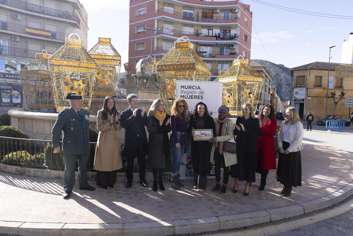 Una placa dedicada a las cosedoras de alpargatas