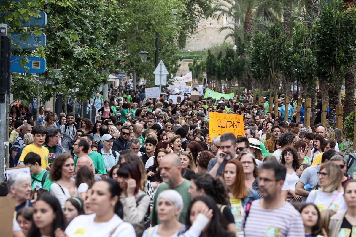ALICANTE MARCHA MANIFESTACION HUELGA EDUCACION JORGE JUAN CASA BRUJAS