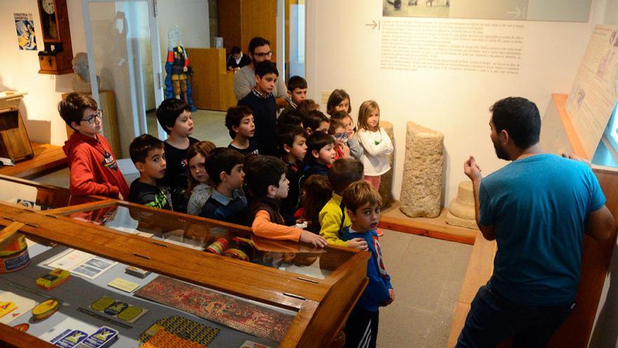 Una actividad arqueológica para niños en el Museo Massó.  // G. Núñez