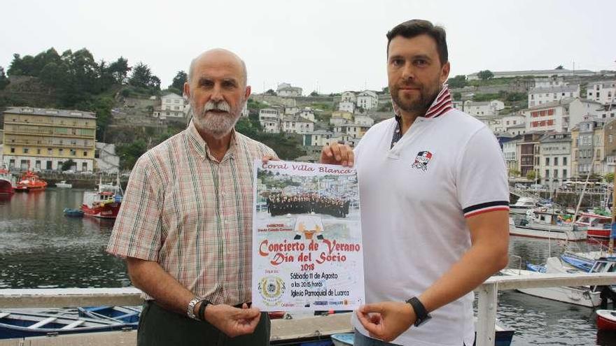 José María Fernández y David Colado, con el cartel que anuncia el concierto de verano.