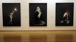 El fotògraf de l’agència Magnum Antoine D’Agata exposa una retrospectiva del seu treball a la Galeria Carles Taché de Barcelona. La mostra es pot veure fins al 31 de juliol.