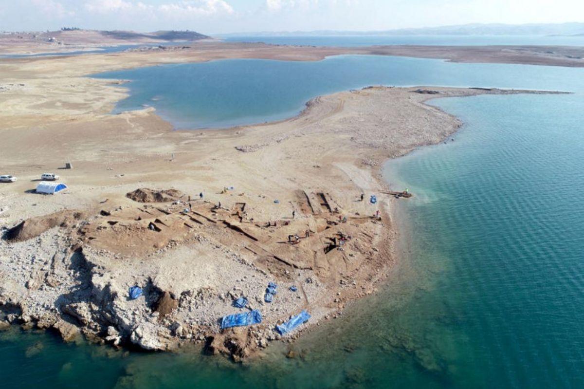 El sitio arqueológico de Kemune, en la zona seca del embalse de Mosul.