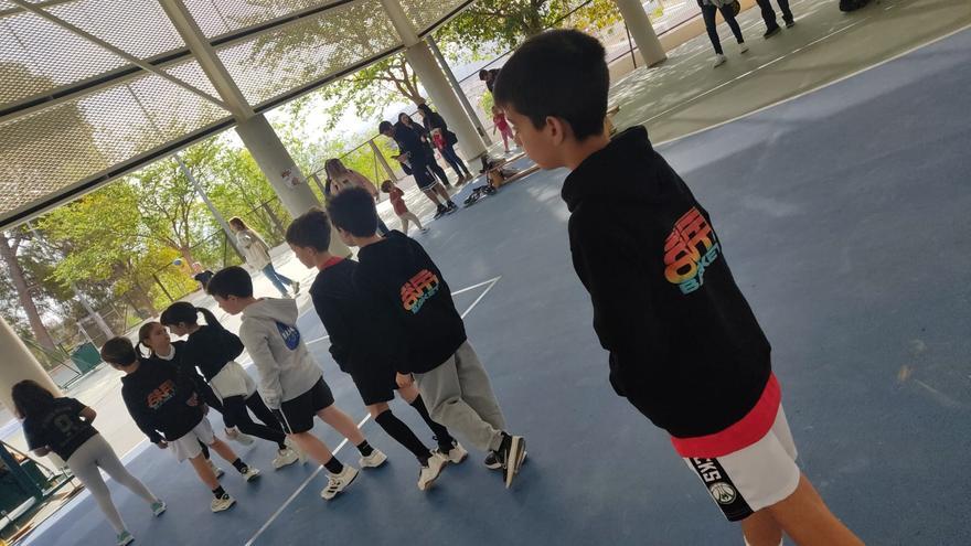 Más de 70 niños participan en el torneo escolar del Ontibasket en el CEIP Bonavista