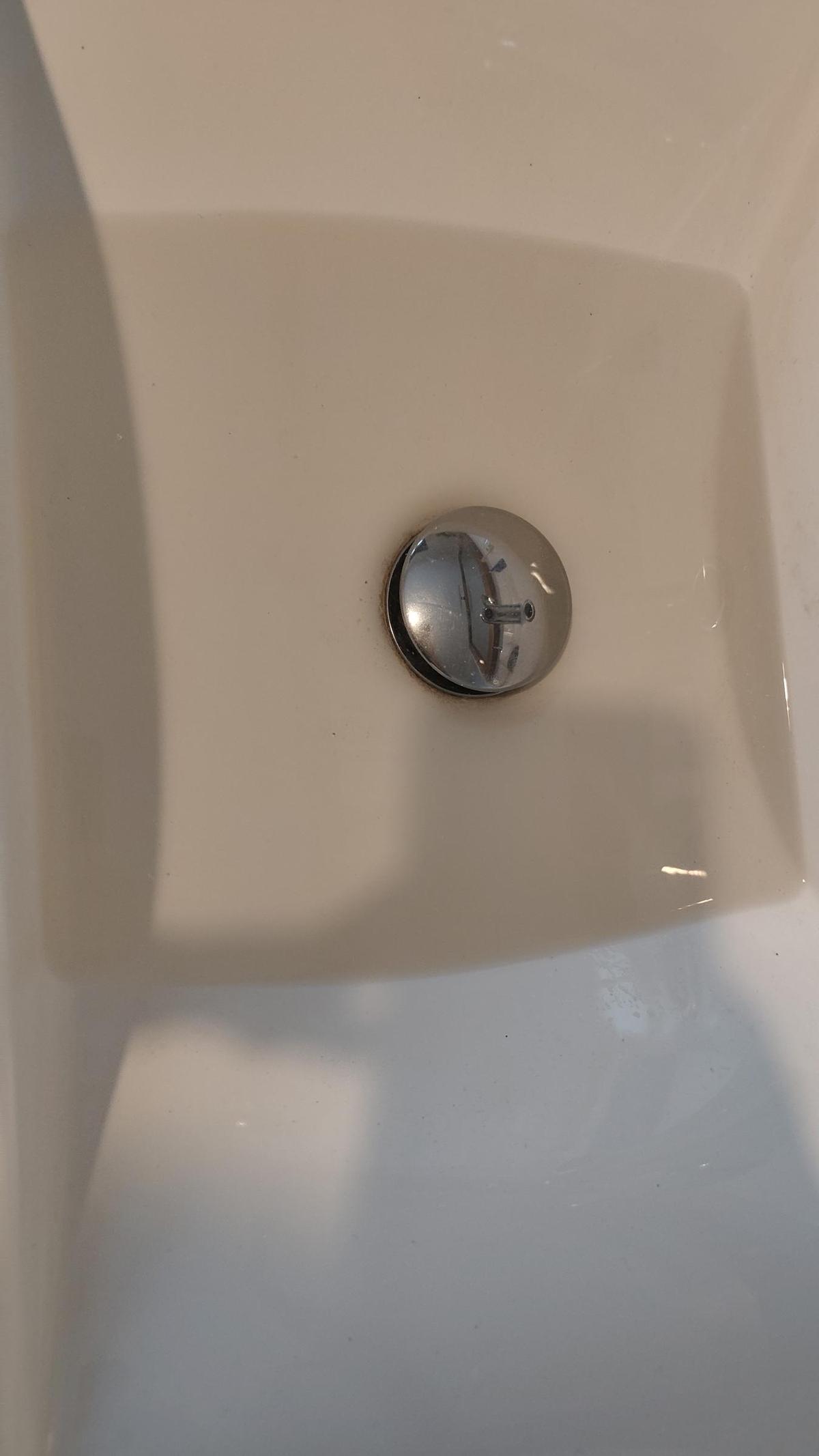 Agua turbia en un grifo de Rabanillo