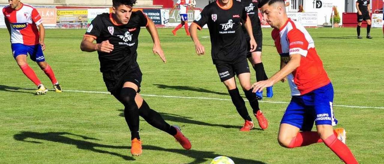 El jugador madrileño se encontró muy cómodo como interior izquierdo el pasado domingo en A Lomba. // Iñaki Abella