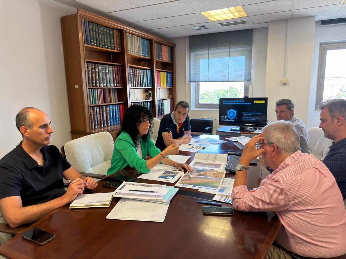 Reunión de la alcaldesa Lara Romero con Costas.